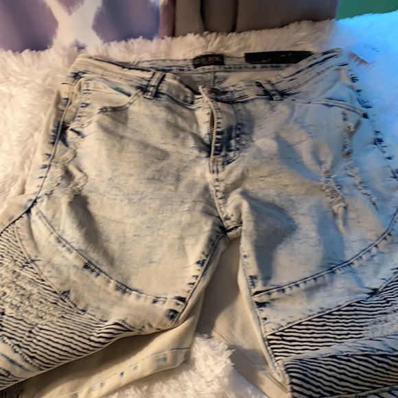 CJ Black Premium Distressed Jeans - Picture 8 of 8